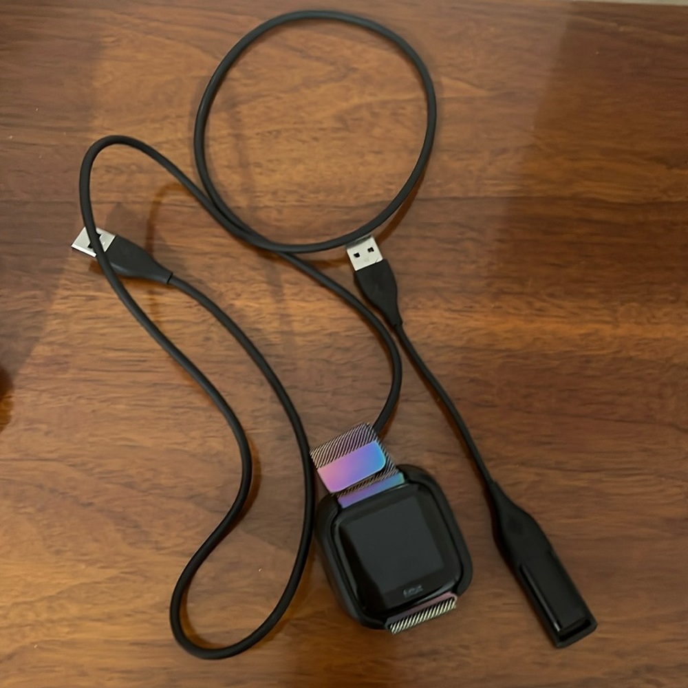 Fitbit Versa Smart Watch Bluetooth Fitness Tracker. Black version. Model: FB504